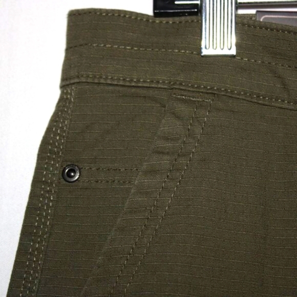 Weatherproof Trail Quality Cargo Shorts 36 NWT โ Stretch, Flex Waist, Security P - Picture 7 of 8